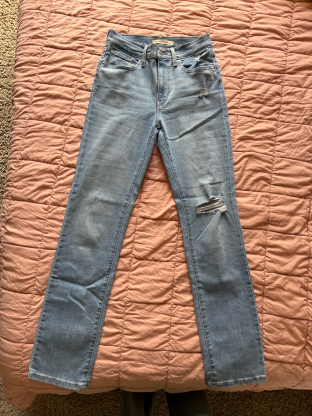 Light Wash high rise straight Women's Levi’s Casual Distressed Style